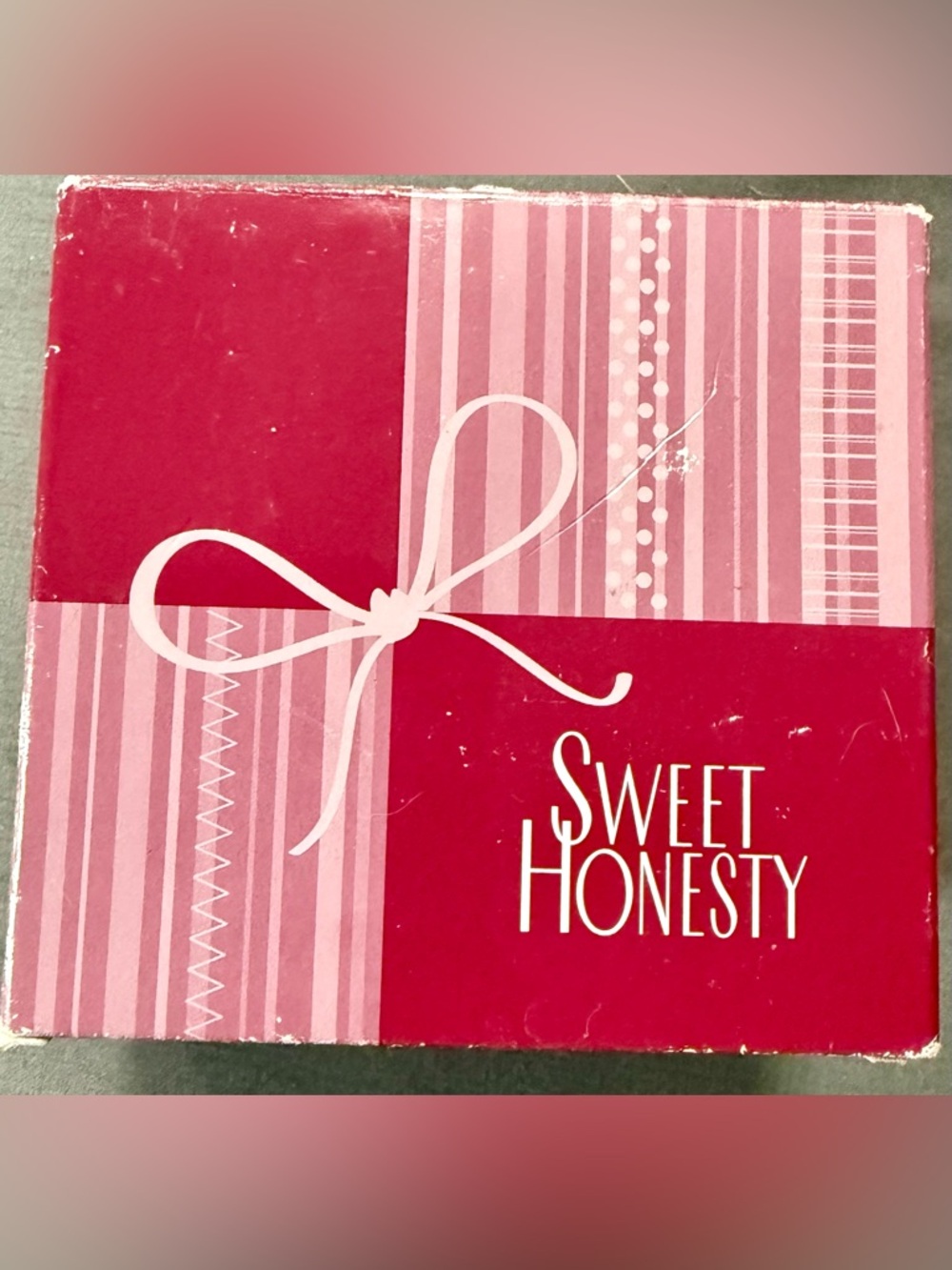 Vtg. Sweet Honesty Gift Set Cologne Spray/Body Powder/Perfumed Skin Softener~New - Picture 2 of 6
